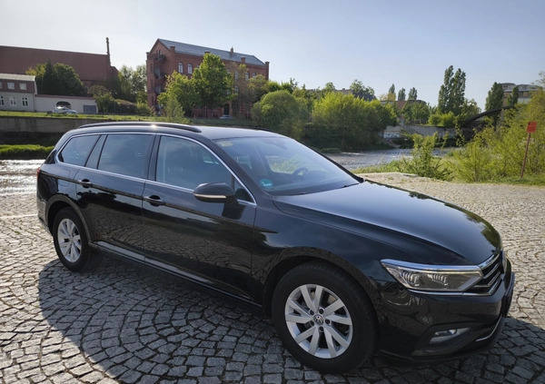 Volkswagen Passat cena 73900 przebieg: 221000, rok produkcji 2020 z Gubin małe 596